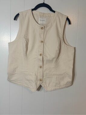 Banana Republic Cream Button Closure Sleeveless Vest